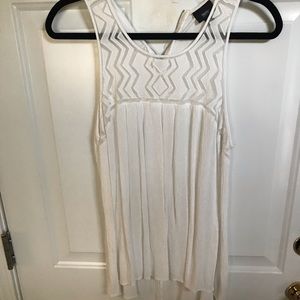 White sleeveless flowy top with zipper detail